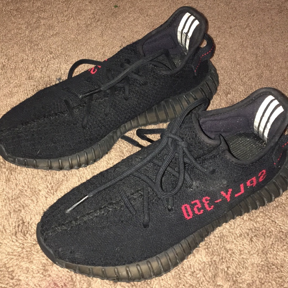 yeezy 350 v2 boost black red